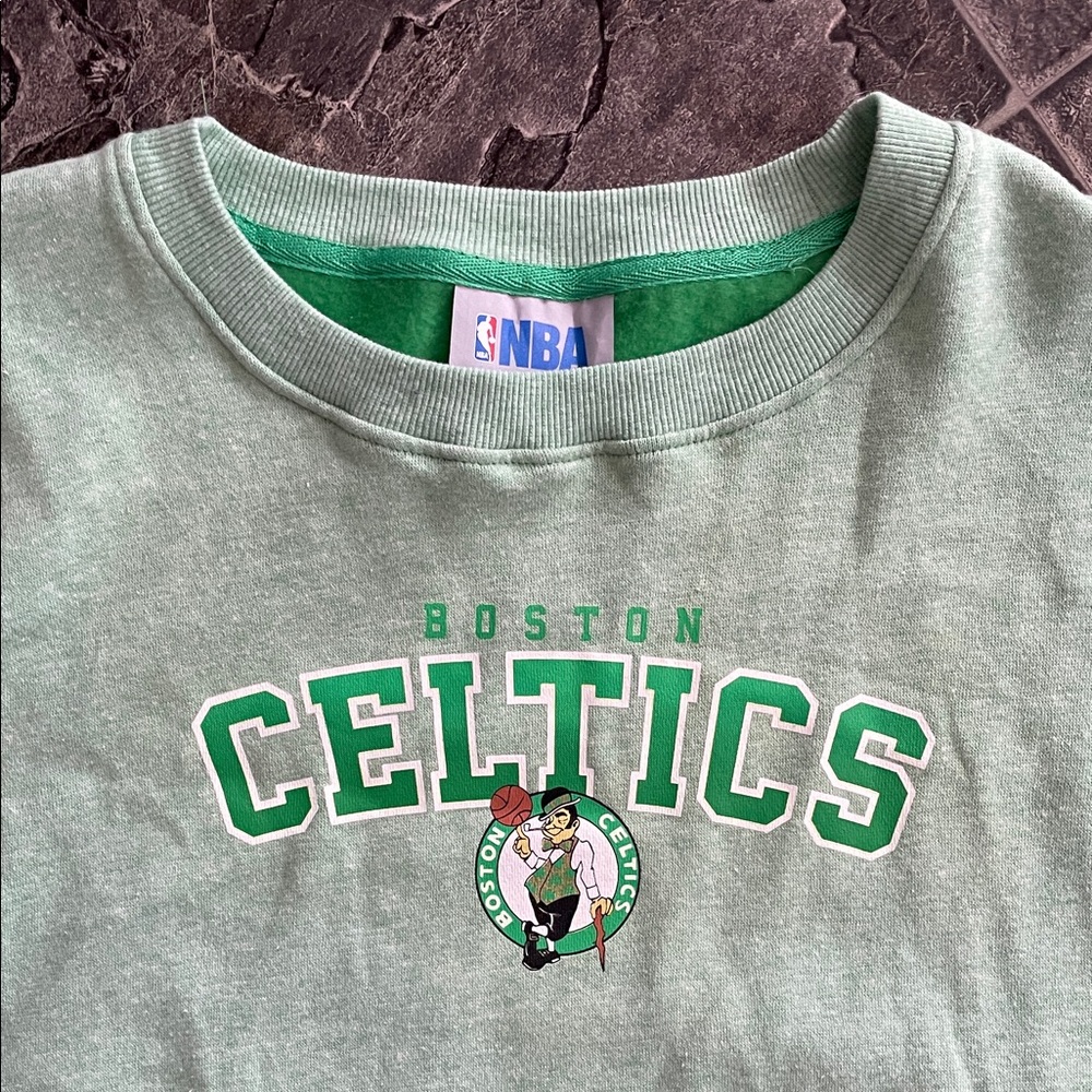 ⭐️NWOT NBA BOSTON CELTICS Ladies Green Sweatshirt | Sporty Basketball Fanwear
